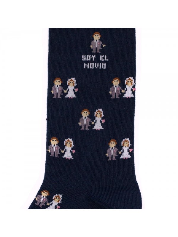 Chaussettes Socksandco avec des petits amis design et détail Je suis le marié en bleu marine