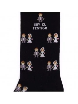 calcetines socksandco con diseño novios y detalle soy el testigo en color negro