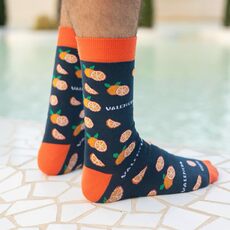 Motivos para que tus calcetines sean los de @socksandco

Sabias que es una marca de calcetines diseñados y fabricados en Valencia 🍊🍊🍊🍊#modaespañola 

Que el algodón utilizado es algodón peinado suave con certificación oeko-tex y no tienen costura #calidadpremium 
 
Que tenemos varias tallas, son unisex para hombre y mujer y disponemos de una talla especial para pies grandes hasta pie 52 #calcetinesmolones 

Además podemos personalizar con iniciales, fechas desde un par de calcetines 🧦 #looksocksandco #calcetinesunicos 

Que es una marca que colabora con asociaciones #calcetinessolidarios @unoentrecienmil